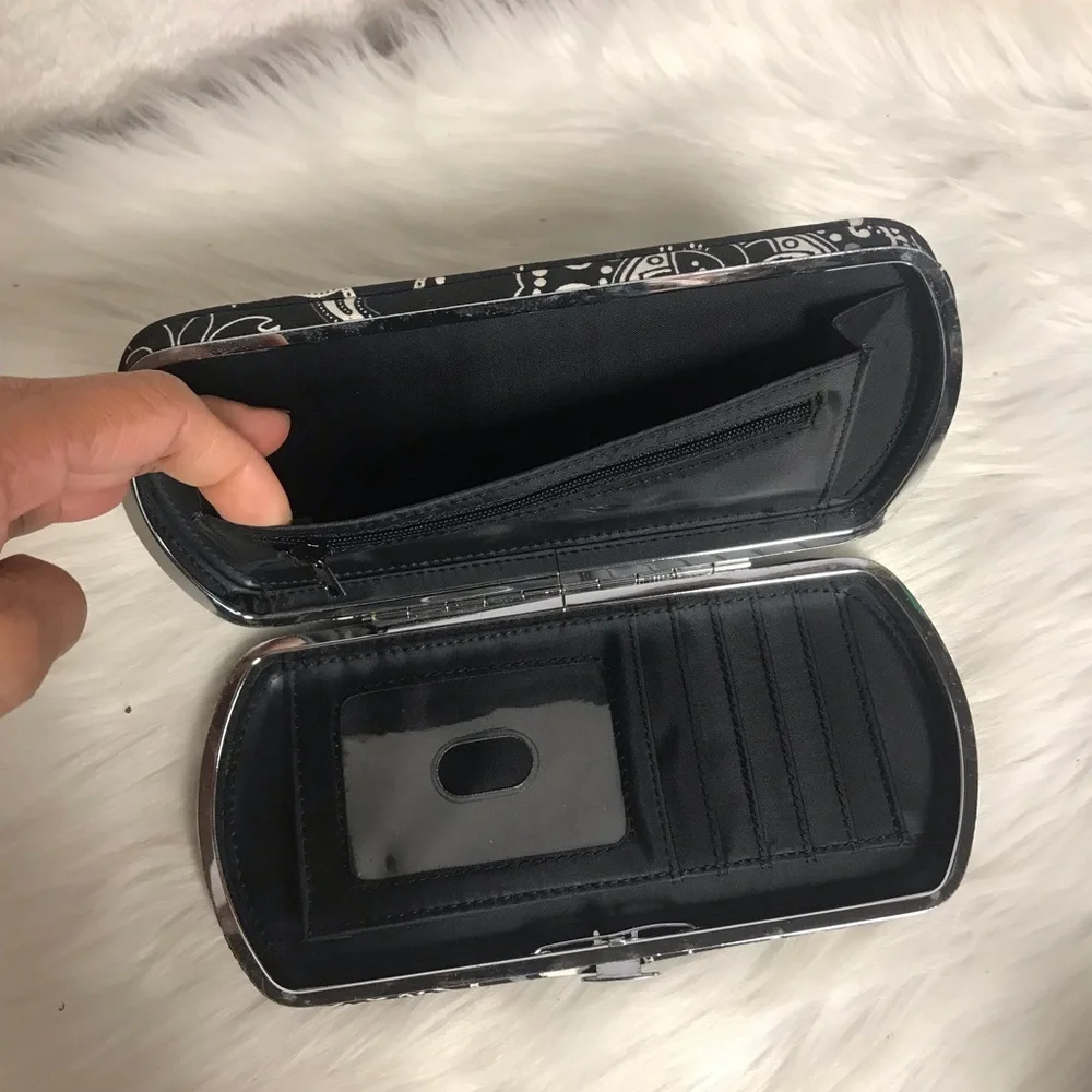 thirty-one Black and White Paisley Wallet